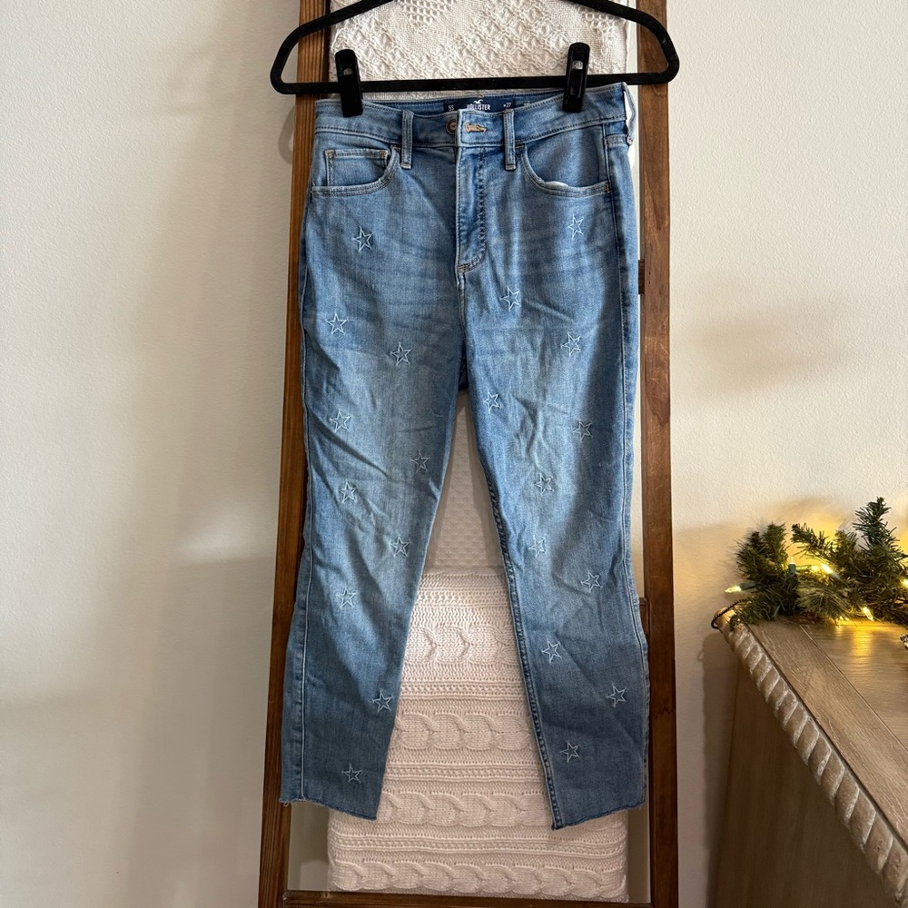 Hollister Curvy High Rise Crop Super Skinny Jeans with Star Embroidery